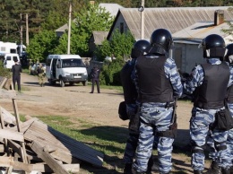В Крыму силовики обыскивают дом крымского татарина Изетова: видео
