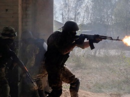 Пьяные боевики АТО врывались в дома мирных жителей Донбасса, стреляя из автоматов