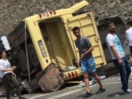 Возле турецкого Мармариса перевернулся автобус с туристами
