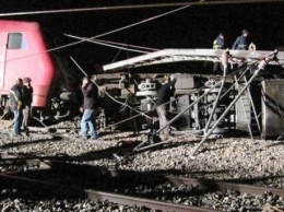В Греции поезд Intercity врезался в жилой дом, есть раненые