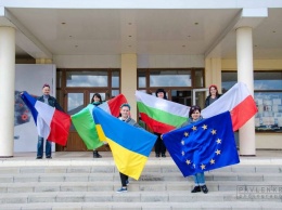 Луганщина отмечает День Европы встречами и флешмобами: смотрите фото