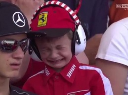 Юный фанат Формулы 1 расплакался после аварии Райкконена