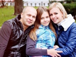Николаевская школьница Карина Драгомирова отправилась на лечение в Германию (ФОТО)