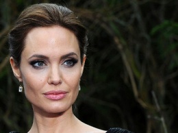 В День матери дети оставили Анджелину Джоли
