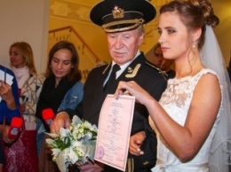 84-летний актер Иван Краско взял в жены 24-летнюю студентку