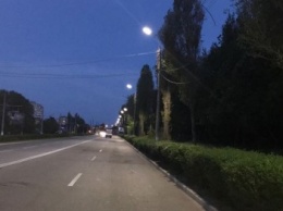 На проспекте Юбилейном в Каменском начали устанавливать LED-освещение