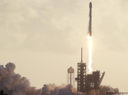 SpaceX вывела на орбиту 6-тонный спутник для WiFi