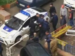 В Одессе поймали участников массовой драки, травмирован полицейский - видео