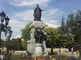 В Екатерининском саду Симферополя появятся клумбы с розами и кусты можжевельника (ФОТО)
