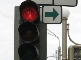 Украинцам придется ездить на красный свет светофора