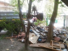 В Чернигове начали убирать незаконно размещенные объекты