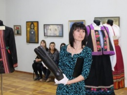 В Симферополе открыли выставку русских костюмов стоимостью 750 тыс. руб (ФОТО)