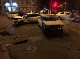 И снова ДТП на Молдаванке: четыре автомобиля разбиты, три человека в больнице