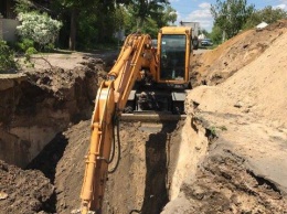 В Лисичанске на 10-метровой глубине обрушился канализационный коллектор (Фото)