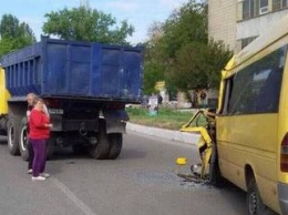 Новые подробности аварии под Днепром: водителя вырезали из маршрутки