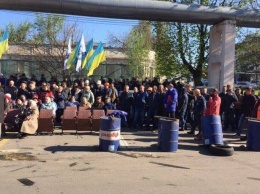 Николаевские портовики дошли до парламента - с протестом против АМПУ