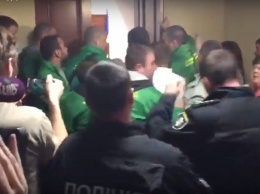 В сети появилось видео драки в Киевсовете