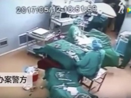 В Китае два медика подрались во время операции
