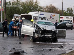 ДТП в Днепре: Lexus RX разорвал на части Nissan Tiida - пострадали 5 человек. ФОТО+видео