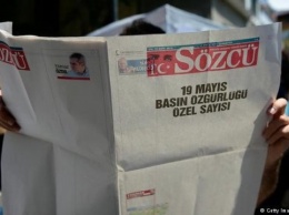 Турецкая газета вышла с белыми полосами - в знак протеста