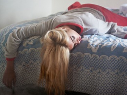 Ученые рассказали, почему от недосыпания больше хочется есть
