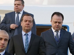 Медведев прибыл на открытие саммита ОЧЭС в Стамбуле