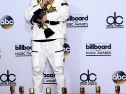 Рэпер Дрейк стал лучшим артистом года и завоевал рекордное количество наград Billboard Music Awards