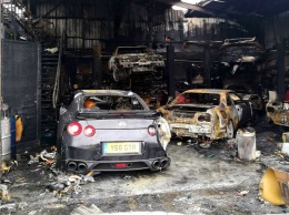 В Великобритании сгорел автосалон со спорткарами Nissan GT-R