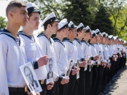 В Мариуполе почтили память моряков, погибших в мирное время(ФОТО)