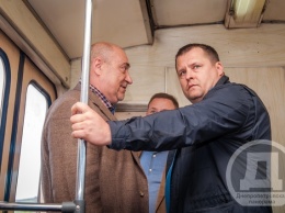 Мэр Днепра Борис Филатов проинспектировал работу городского метрополитена и пообщался с его пассажирами
