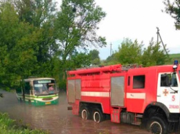В Ровенской области салон автобуса затопило из-за сильного ливня - кадры