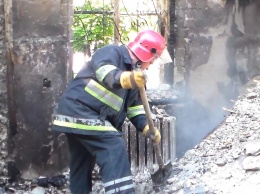 Спасатели 8 часов тушили пожар, едва не уничтоживший сельсовет