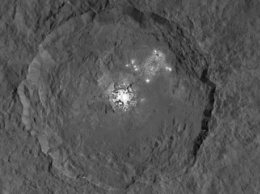 Dawn прислал новые снимки кратера Оккатор в высоком разрешении