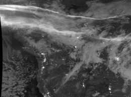 Спутник сделал снимки полярного сияния в черно-белой гамме