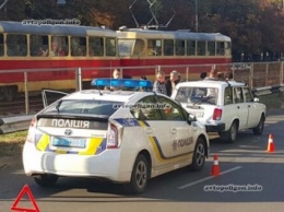 ДТП в Киеве: на улице Потапова пьяная женщина попала под колеса ВАЗа. ФОТО