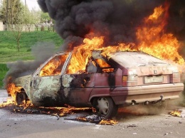 На Днепропетровщине горят авто
