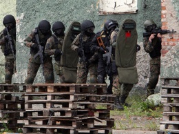 Спецназ ФСБ освободил крымский пансионат от "террористов"