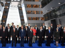 Шумиха вокруг безобидной ситуации на саммите НАТО