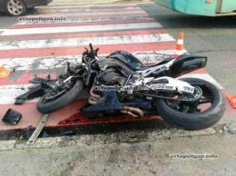 ДТП под Киевом: Mercedes Gelandewagen с пьяным водителем протаранил мотоцикл. ФОТО