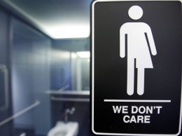 Apple выступила против закона в Техасе, запрещающего трансгендерам выбирать туалет