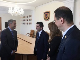 Урбанский налаживает связи с Румынией