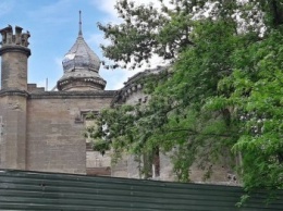 Минус один памятник: от замка Курисов под Одессой остались руины (ФОТО)