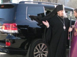 Орловский священник пригрозил судом местному изданию за заметку о его внедорожнике