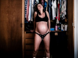 Фотограф снимал, как его девушка рожает в домашних условиях. Последние кадры самые сильные!