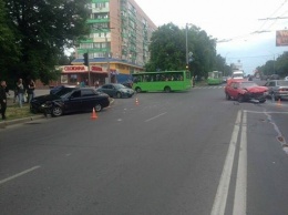 ДТП с огоньком: на Новых домах загорелась машина