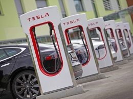 Tesla идет в Украину: американцы выбрали трассы для строительства зарядных станций