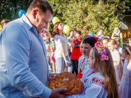 Филатов с помощью детей хочет придушить протестный митинг под горсоветом