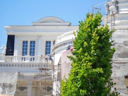 Жить по-новому: Одесский депутат под видом садового домика выстроил копию оперного театра (ФОТО, ВИДЕО)