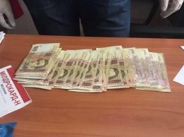 Завотделением Черкасской областной больницы задержали на взятке 10 тыс. гривен