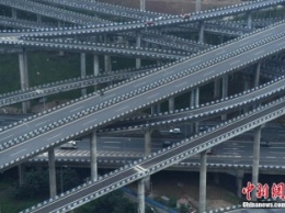 В Китае построили пятиуровневую эстакаду из 15 дорог (фото)